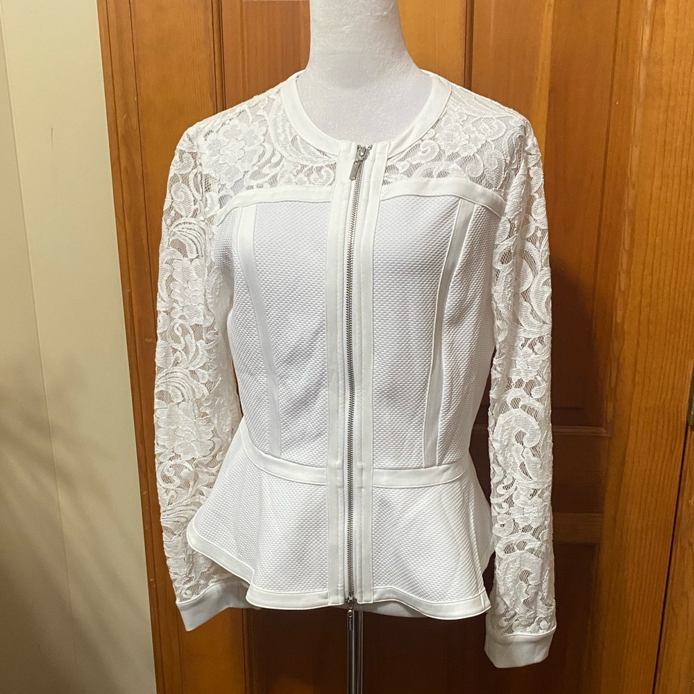Bisou Bisou White Lace Zip-Up Peplum Blouse - Picture 2 of 4